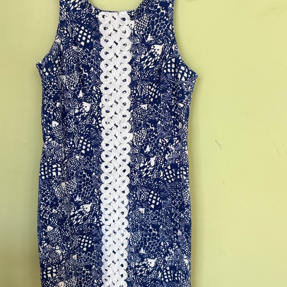 Lilly Pulitzer Blue and White Sheath Dress Sleeveless Crew Neck